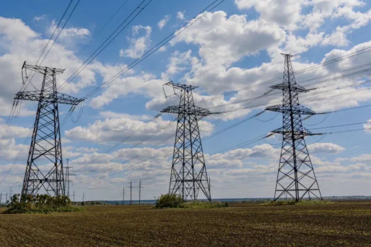 Найзағай мұнарасы туралы білімдерін қолданумен таныстыру